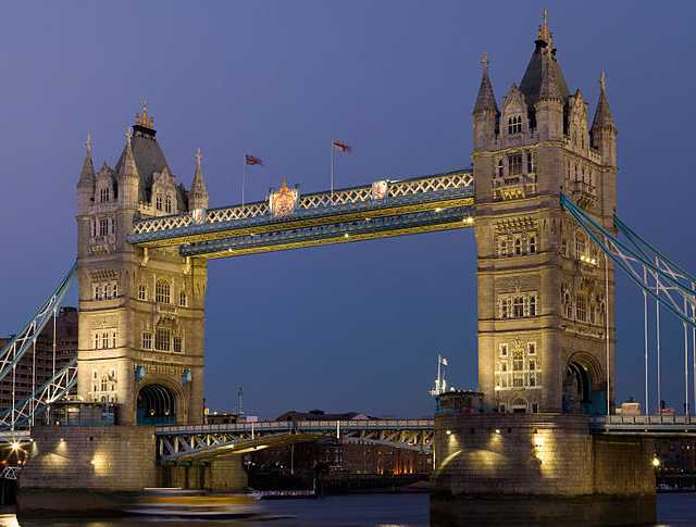 Fotó: Tower-híd, London, Anglia. A kép illusztrációként szolgál Pragmatic Tutor (angoltanár / magántanár) weboldalán.